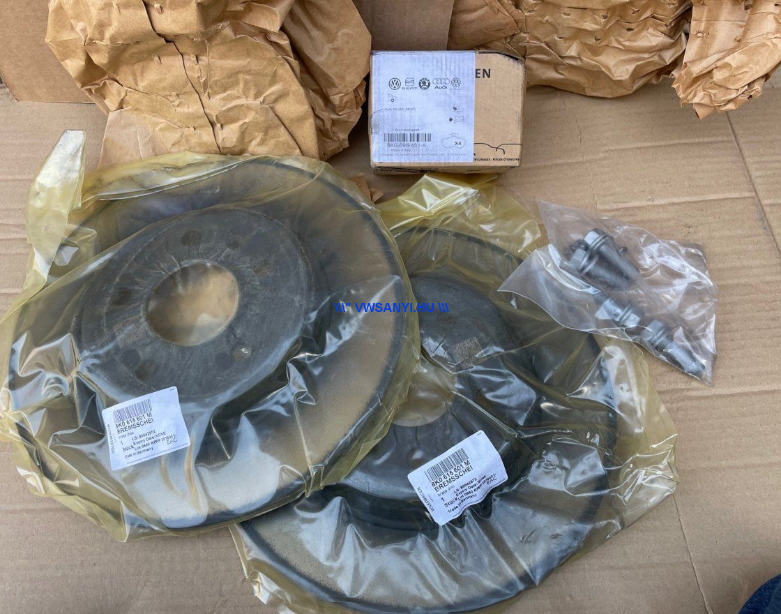 Audi A4 B8 2,0 CRTDI gyári original hátsó komplett féktárcsa fékbetét szett 